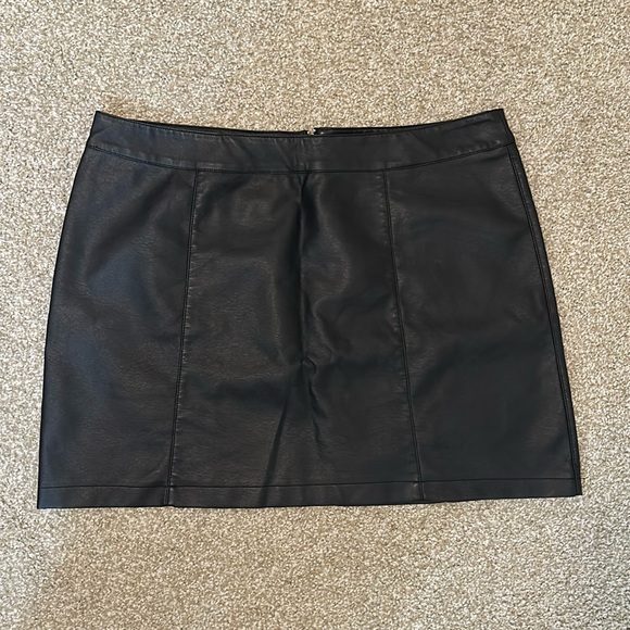Forever 21 Dresses & Skirts - Feaux leather mini skirt